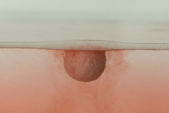 badeperle blubber wasser schaum rot