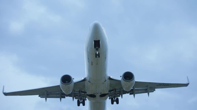 Bumpy Landing, Plane Flying Towards Screen at High Speed while Landing, Atami