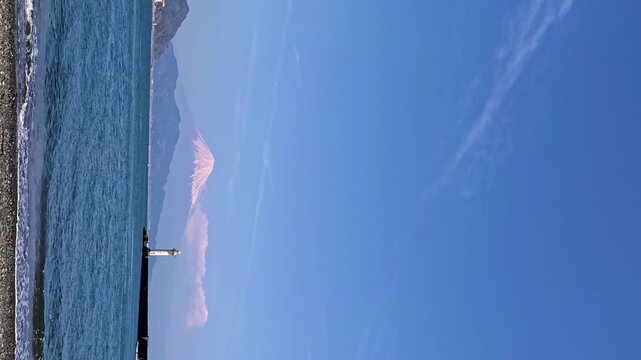 静岡県の三保の海岸から駿河湾越しの冬の富士山
