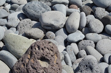 Kamienie na plaży zbliżenie szara tekstura naturalna © Ewa
