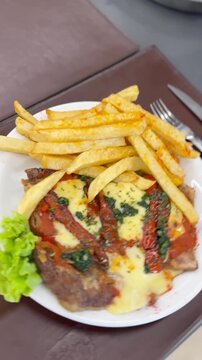 matambre a la pizza con papas fritas