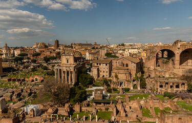 Naklejka premium Scenic aerial panoramic vista of Rome and the Forum, viewed from Palatine Hill, Italy