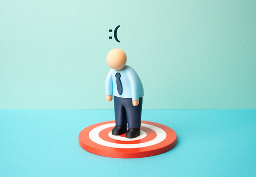 Office workers as bait for scammers. Headhunters and IT specialists hunt for candidates. Recruitment risks expose fraud schemes, data theft and manipulation in digital hiring processes.