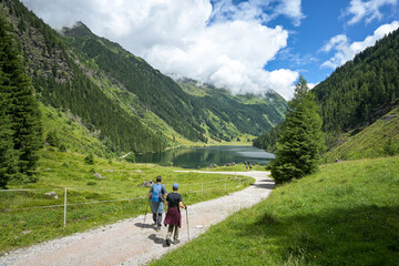 Fototapeta premium Wanderung zum Riesachsee in den Steierischen Alpen / Österreich