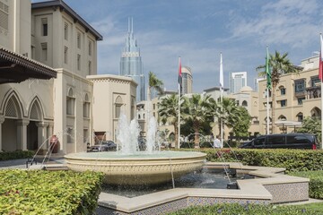 skwer z fontanną w Dubaju © witan