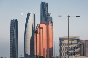 Abu Dabi o zachodzie słońca © witan