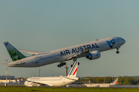 D&eacute;collage d'un avion de la Compagnie a&eacute;rienne de Air Austral