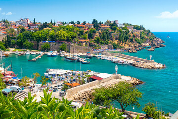 Naklejka premium Panoramic view of the harbor of Alanya on a beautiful summer day. Alanya, Turkey 