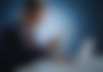 Obraz premium Blurred and indistinct silhouette against a hazy background