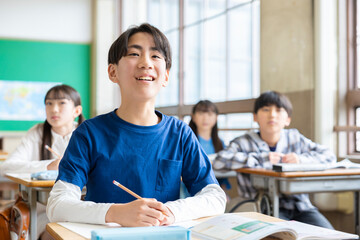 Fototapeta premium 授業を受ける小学生
