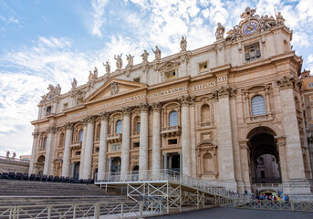 Obraz premium St. Peter's basilica on St. Peter's square in Vatican, center of Rome, Italy