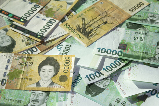 These are South Korean 10,000 won and 50,000 won bills.