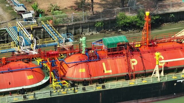 Drone perspective capturing an LPG carrier with spherical tanks and pipeline systems, reflecting global energy distribution, maritime operations, and the shift toward cleaner fuel solutions. 4k.
