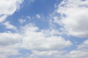 Fototapeta premium Blue sky with puffy clouds