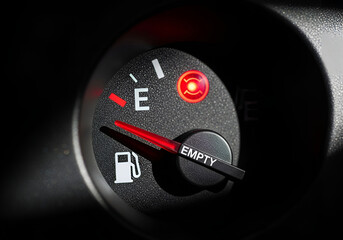 Naklejka premium Empty fuel gauge showing fuel price rising due to conflict