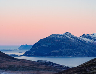 Obraz premium Pastel Arctic fjord and snow mountain at dusk