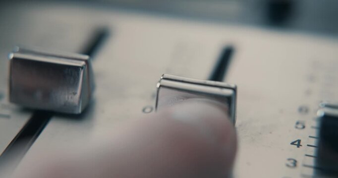Leveling the recording volume of a vintage tape recorder