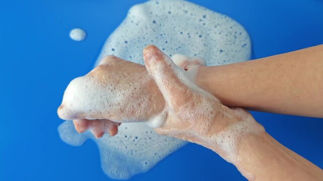 How to wash hands properly with soap and water in four easy steps at home