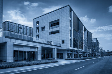 Obraz premium Modern Architectural Design in a Urban Landscape with Cool Tones