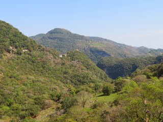 Fototapeta premium mountain landscape with forest in Huasteca Potosina, San Luis Potosi, Mexico