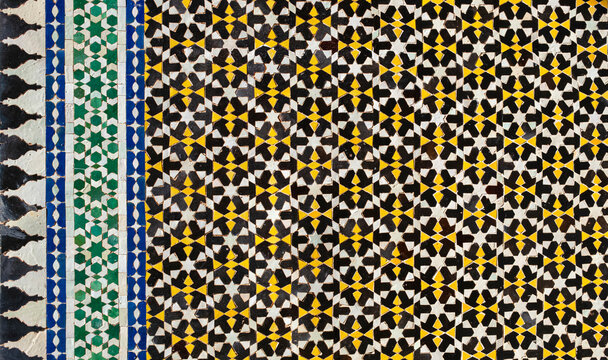 Fa&iuml;ence de carreaux color&eacute;s du Maroc dans les palais de Marrakech.