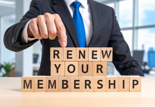Renew your Membership - Geschäftsmann zeigt auf den Text "Renew your Membership"