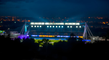 Obraz premium Stadium lights illuminate the area at night, enhancing visibility and creating an atmosphere conducive to events and activities.