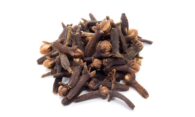 Obraz premium Spice cloves isolated on white background