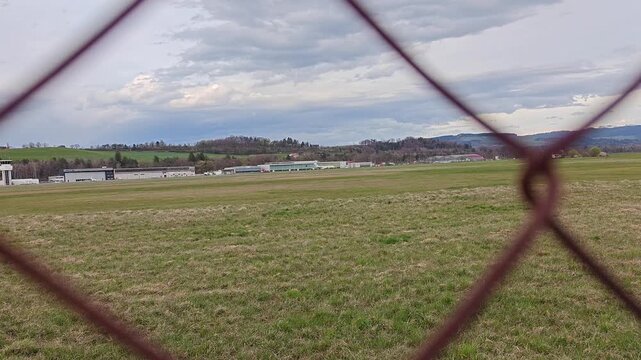 Rostiger Zaun am Flughafen Bern