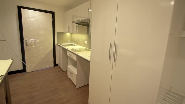 A roomtour over a modern white kitchen, workspace area and toilet