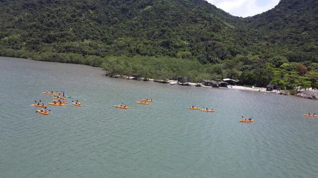 Kayaking in Saco do Mamangu&aacute; &ndash; Paraty &ndash; Brazil