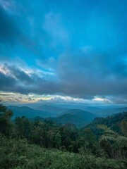 Obraz premium clouds over the mountains