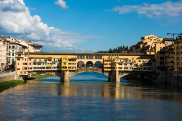 Fototapeta premium Panoramic view of Florence skyline with Ponte Vecchio over the Arno