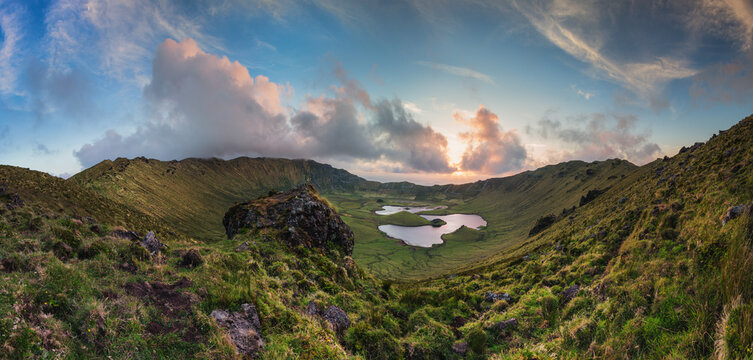 Caldeir&atilde;o do Corvo at Sunset, Azores