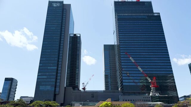 旧芝離宮恩賜庭園から望む浜松町駅周辺の高層ビル群