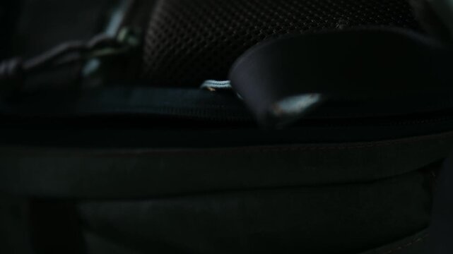 I open and close the zipper on the bag