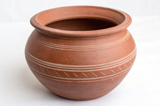clay poton a wooden table