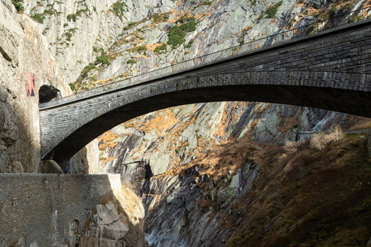 Le troisi&egrave;me pont du Diable - vue en contre-plong&eacute;e
