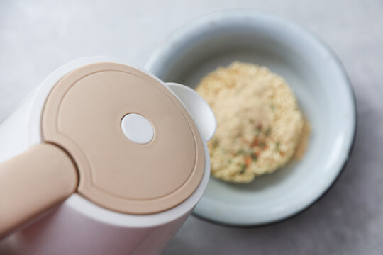 Kettle pours instant noodles into a bowl