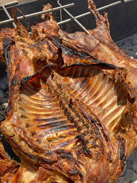 asando oveja a la parrilla con fuego de le&ntilde;a en una fiesta popular pa&iacute;s vasco legazpi IMG_1382-as26