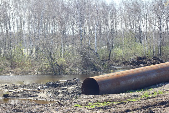 Careless attitude towards nature. Uprooted trees, flooded forests, pollution and industrial waste products of oil refining. Extraction of minerals by open method.