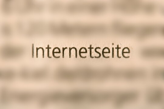 Der Begriff " Internetseite " in der Zeitung gedruckt und durch Umgebungsunsch&auml;rfe betont