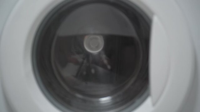 Rinsing and wringing shoes in a household washing machine