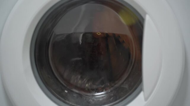 Rinsing and wringing shoes in a household washing machine