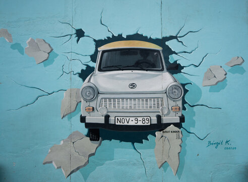 East Side Gallery Berlin Trabi