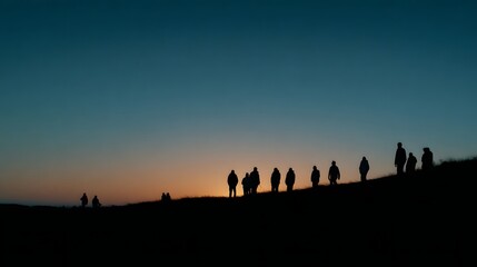 Naklejka premium A silhouette of a group of people standing together on a distant ridge overlooking a vast landscape during the beautiful hours of twilight