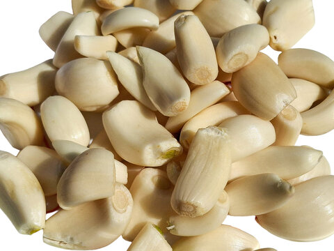 Pile of peeled garlic