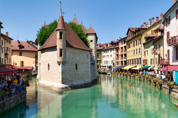 Fototapeta premium Exploring the Palais de l'Isle by the Thiou River in Annecy