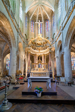 Visit to the basilica of st saviour in dinan france