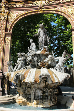 Nancy - Place Stanislas - Fontaine d'Amphitrite - Barth&eacute;l&eacute;my Guibal